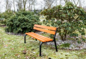 Jak przygotować meble ogrodowe na wiosnę?